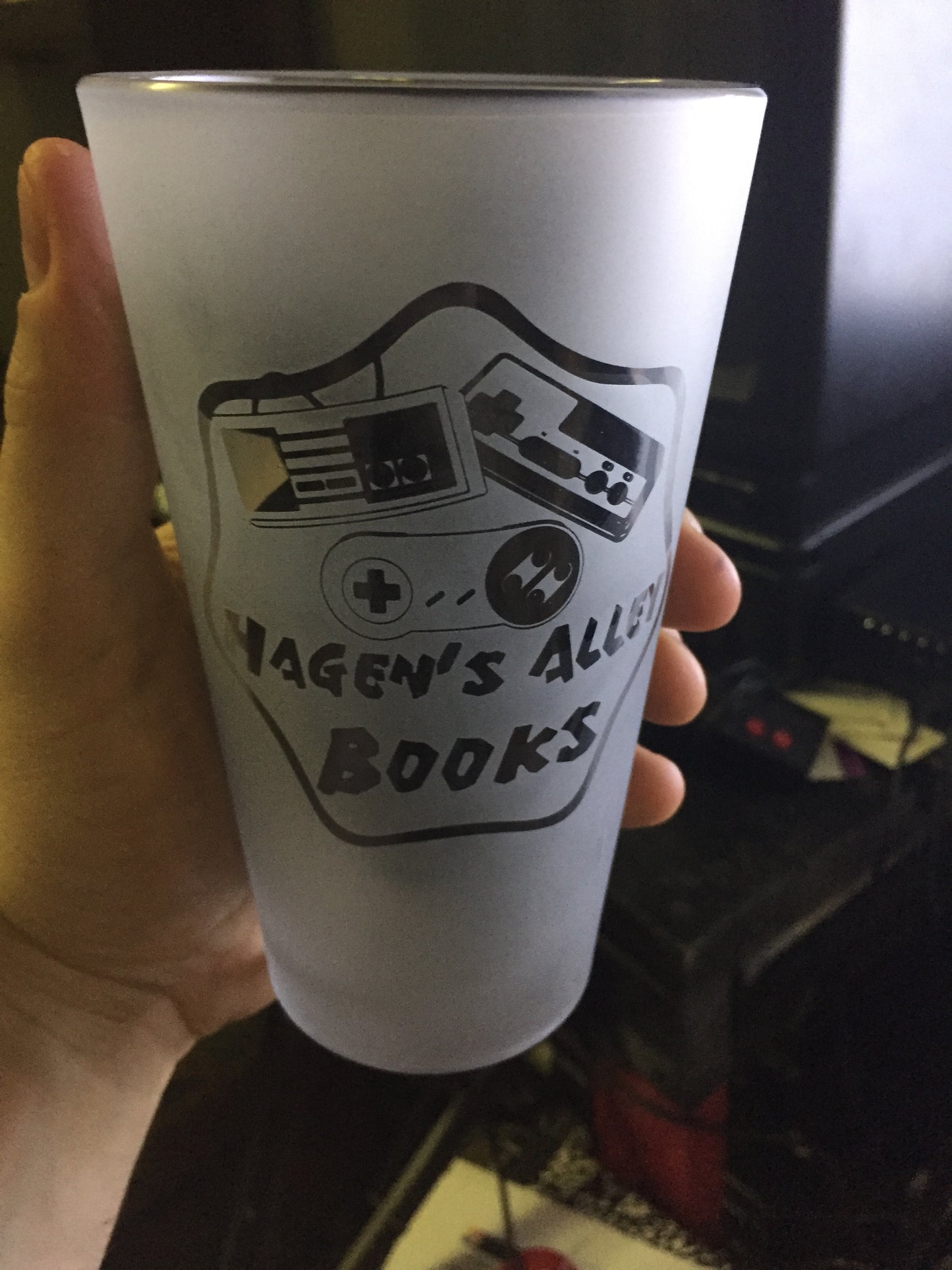 Hagen's Alley Books Pint Glass